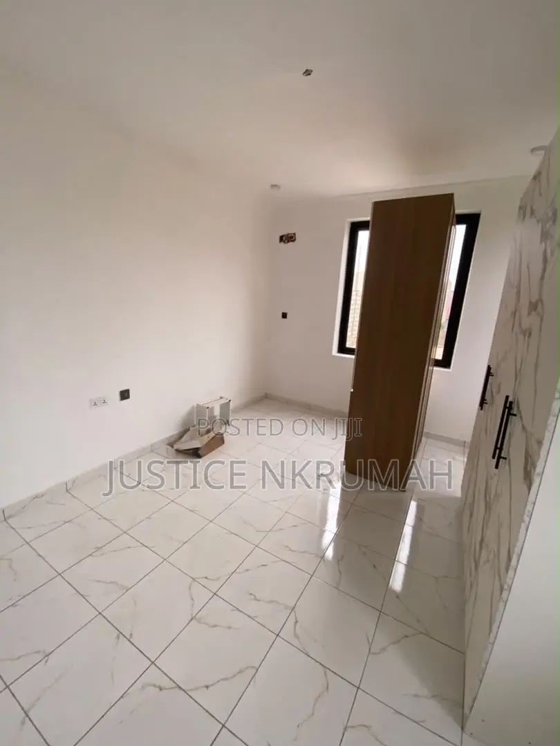 2bdrm Apartment in Mr Justice Estate, Ablekuma for rent