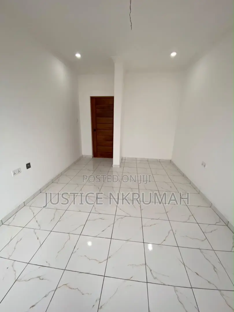 2bdrm Apartment in Mr Justice Estate, Ablekuma for rent