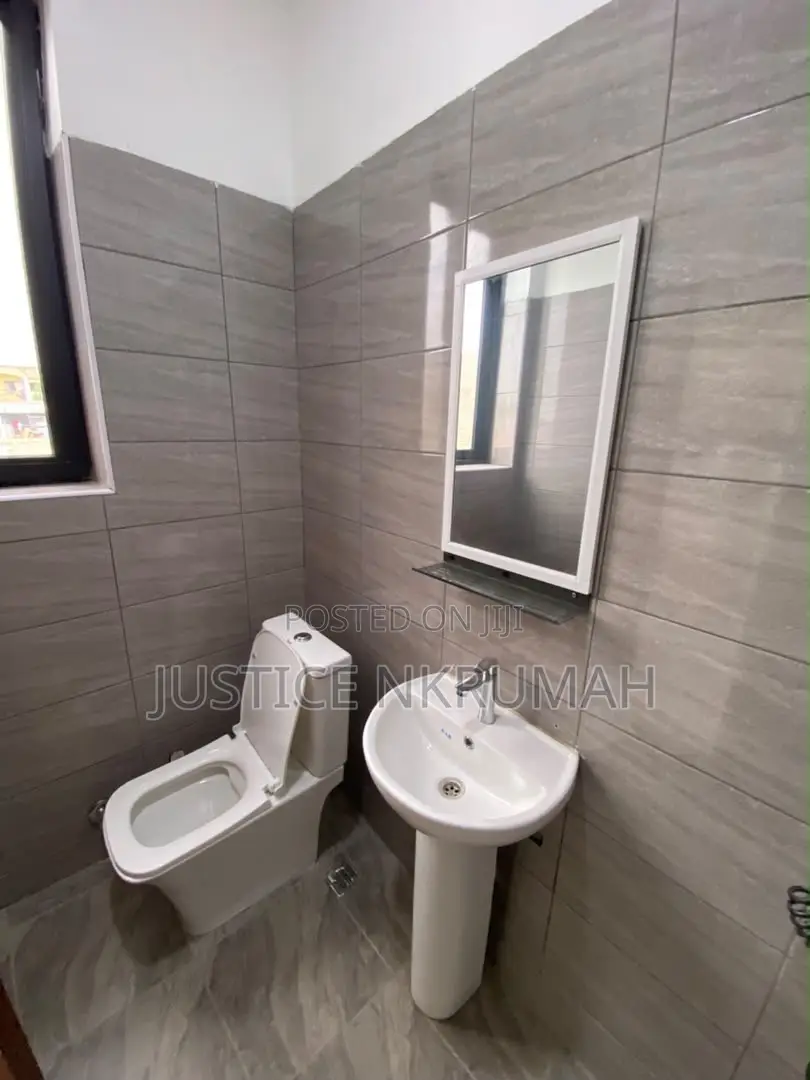 2bdrm Apartment in Mr Justice Estate, Ablekuma for rent