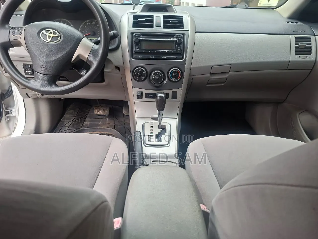 Toyota Corolla L 4dr Sedan (1.8L 4cyl 5M) 2012 White