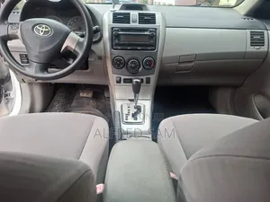 Toyota Corolla L 4dr Sedan (1.8L 4cyl 5M) 2012 White