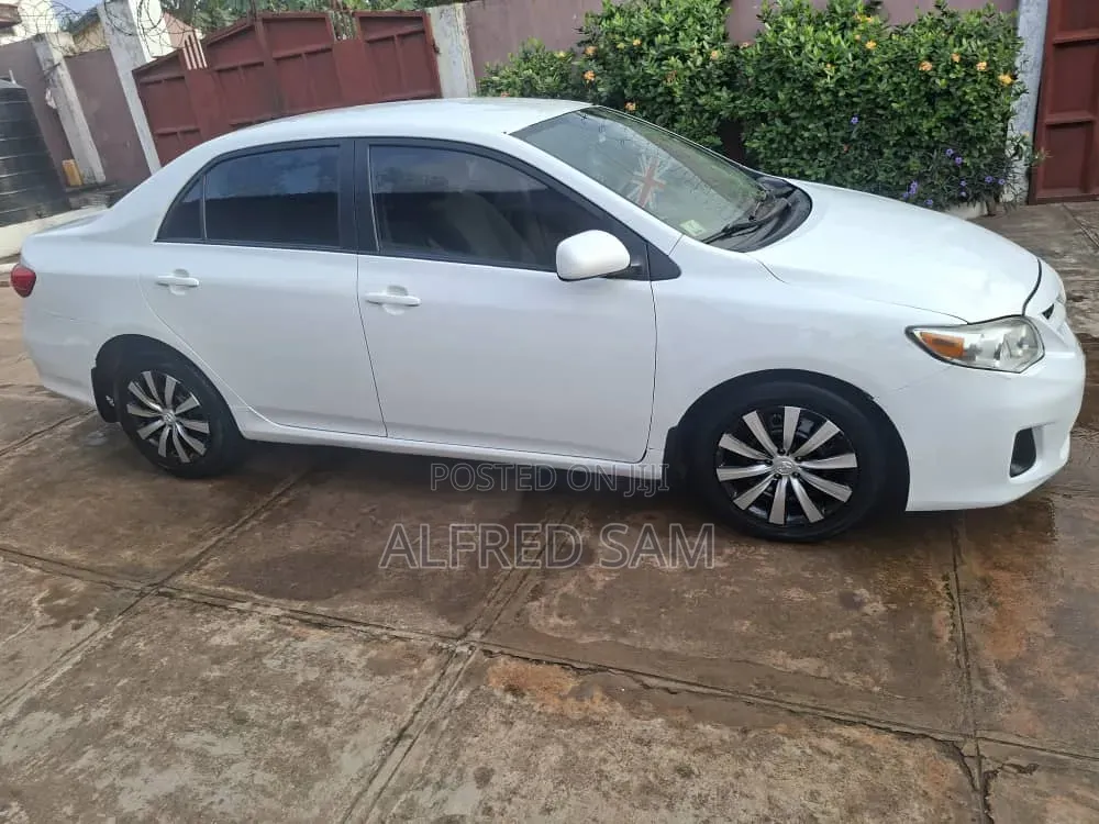 Toyota Corolla L 4dr Sedan (1.8L 4cyl 5M) 2012 White