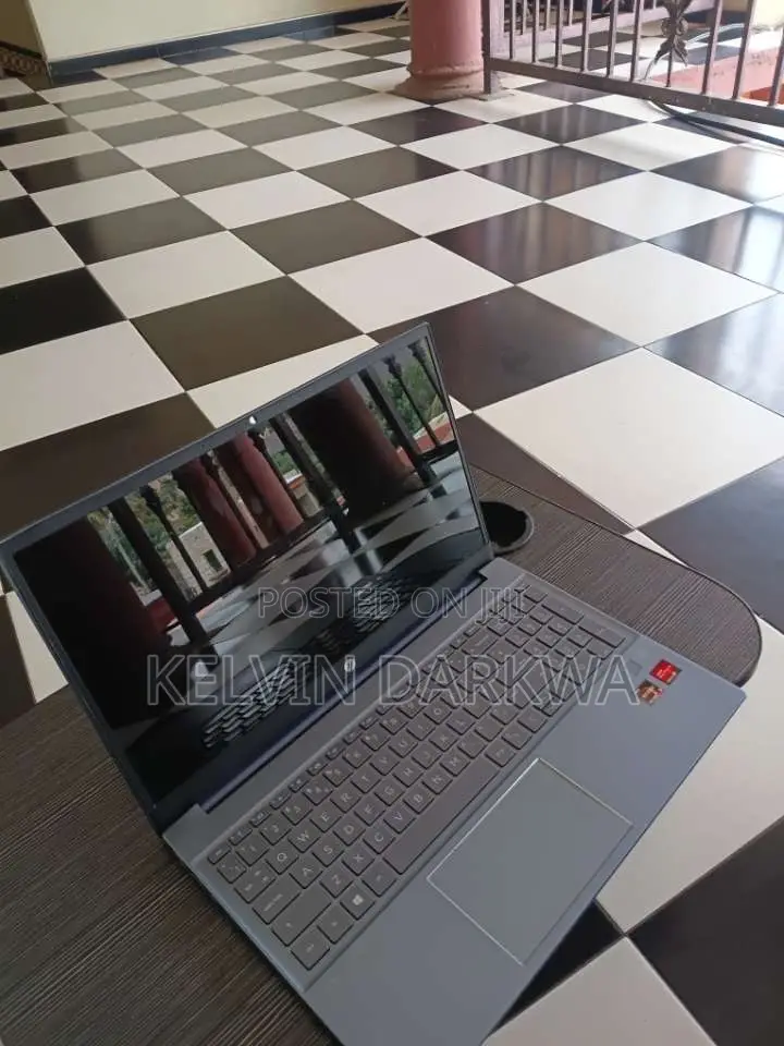 Laptop HP Pavilion 15-eh0050wm 8GB AMD Ryzen 3 SSD 512GB
