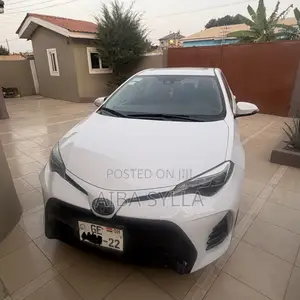 Toyota Corolla SE (1.8L 4cyl 6M) 2018 White
