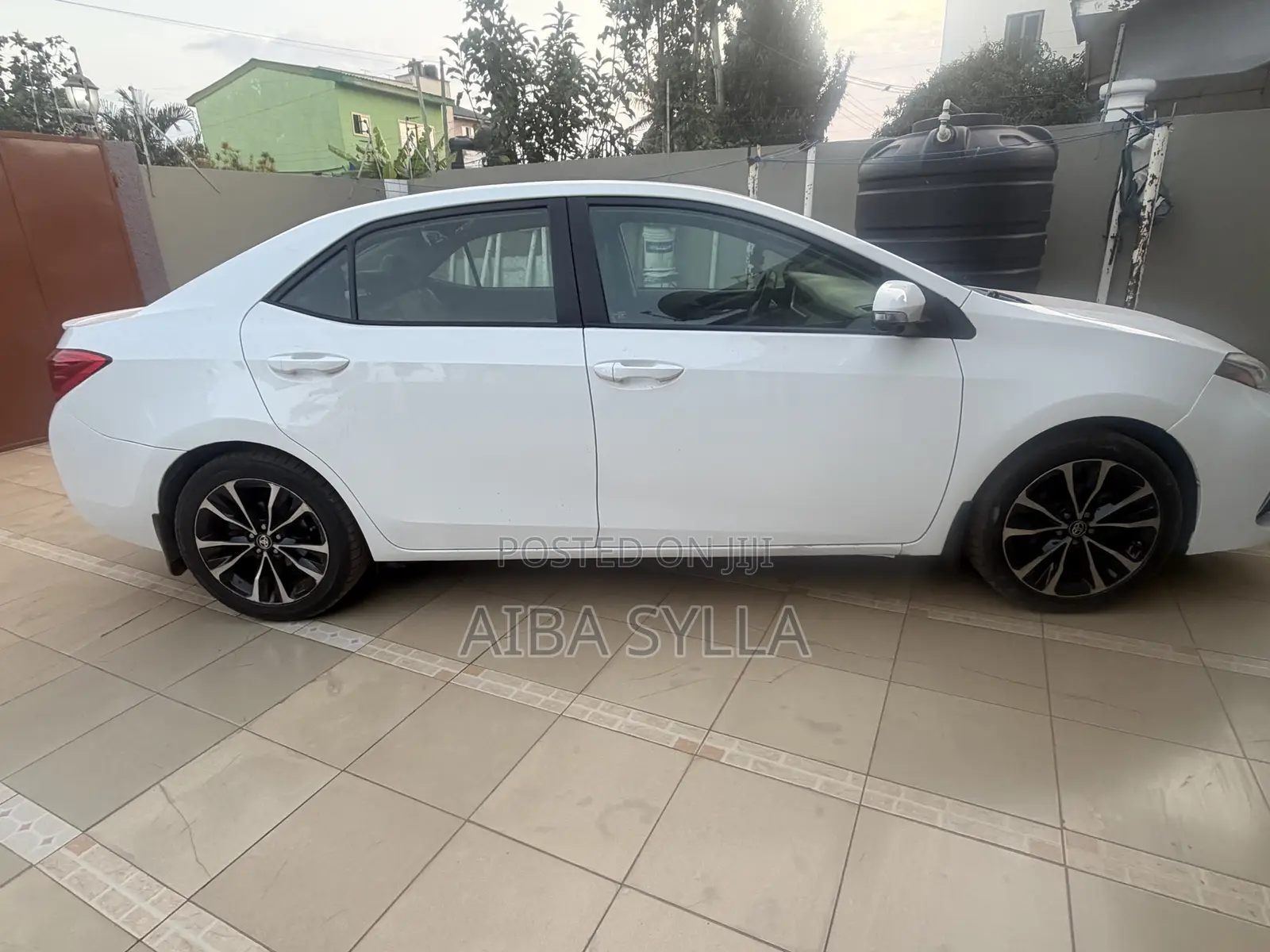 Toyota Corolla SE (1.8L 4cyl 6M) 2018 White
