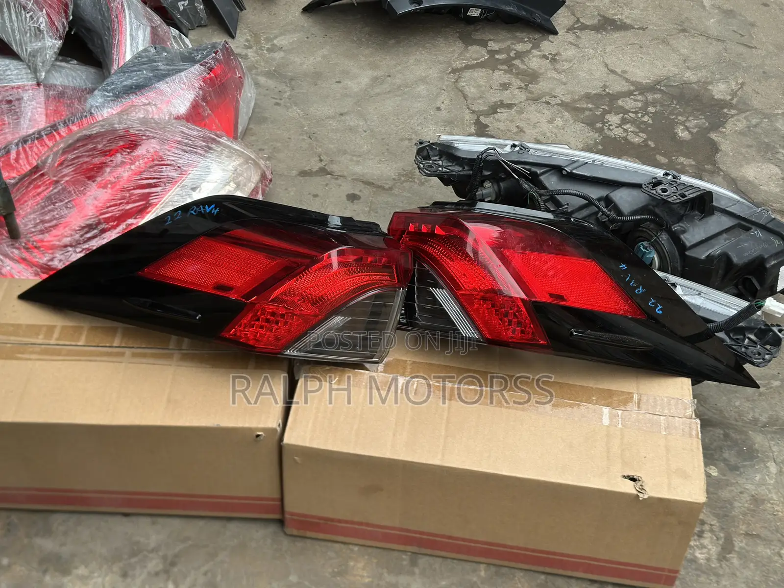Toyota Rav 4 2020-25 Taillight Pair