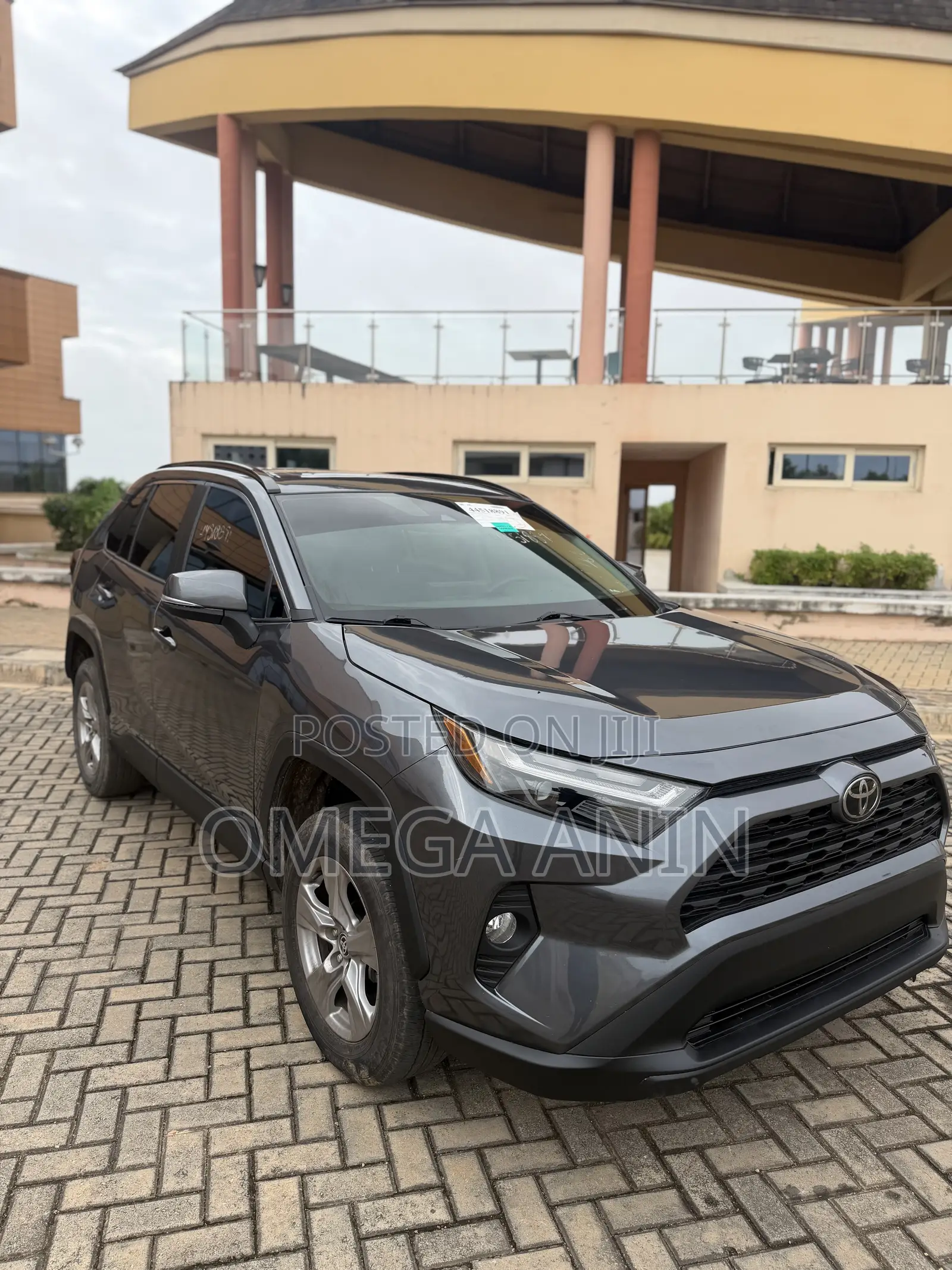 Toyota RAV4 XLE AWD 2023 Gray