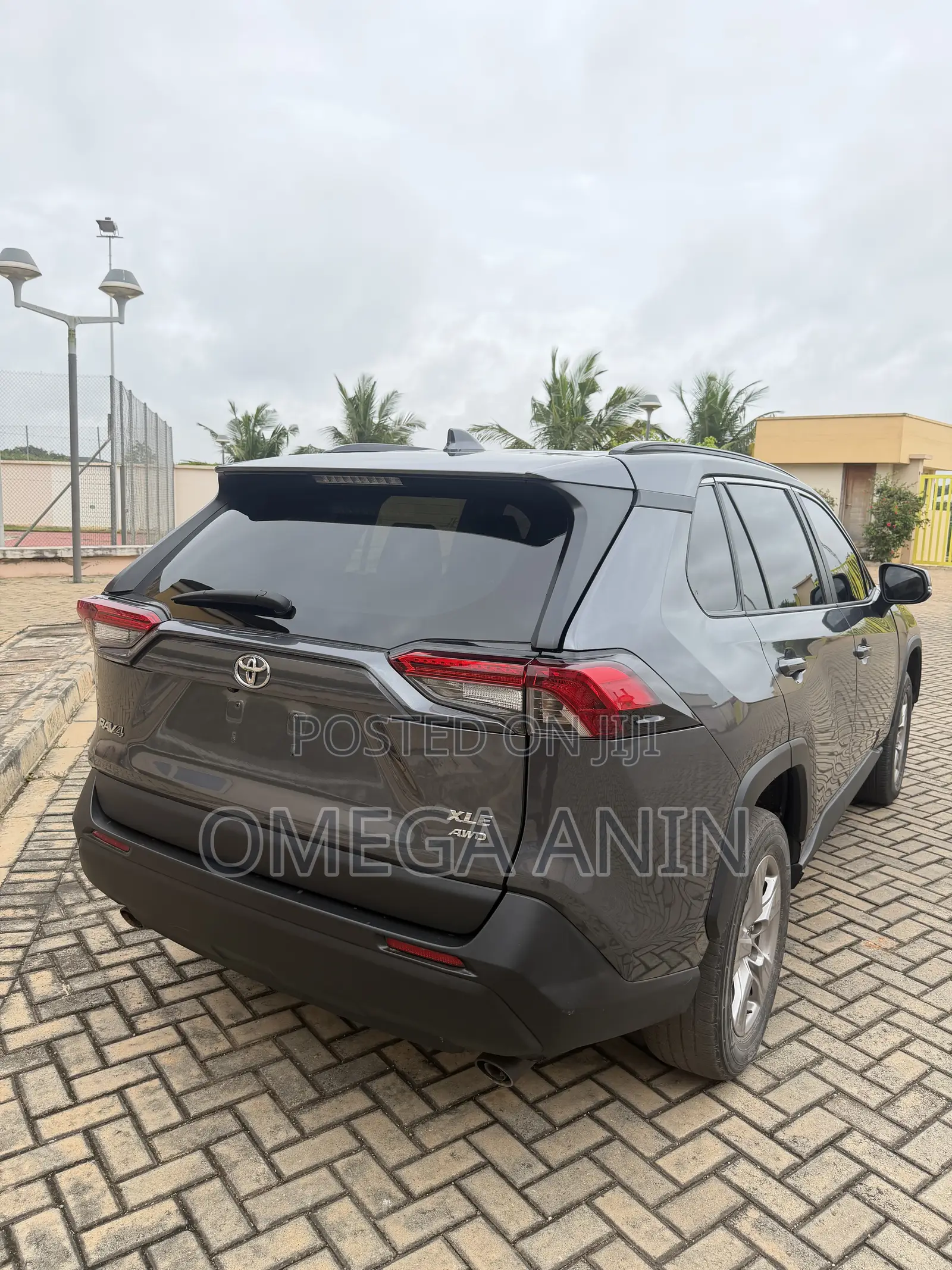 Toyota RAV4 XLE AWD 2023 Gray