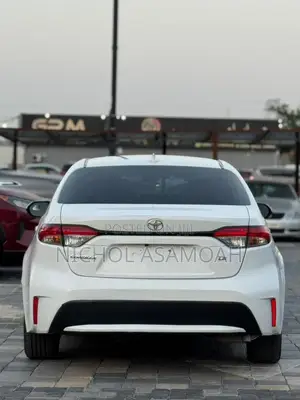 Toyota Corolla LE 2020 White