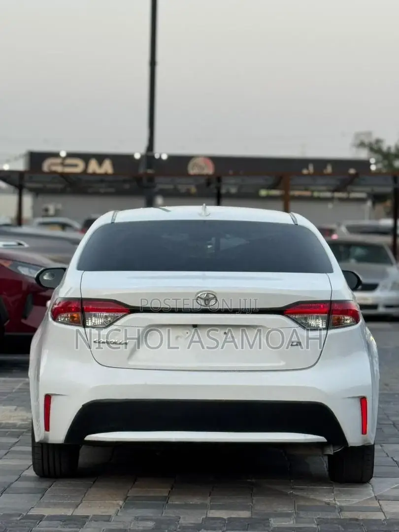 Toyota Corolla LE 2020 White