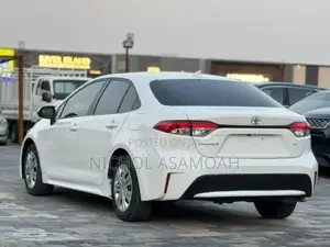 Toyota Corolla LE 2020 White