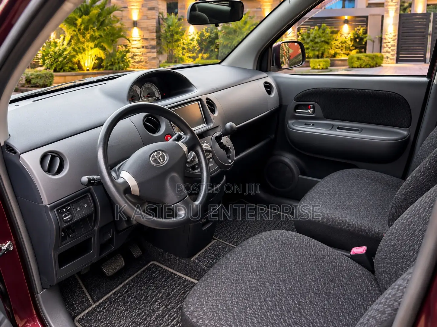 Toyota Sienta 1.5 FWD 2012 Burgundy