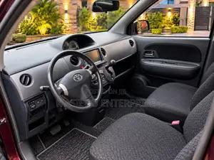 Toyota Sienta 1.5 FWD 2012 Burgundy