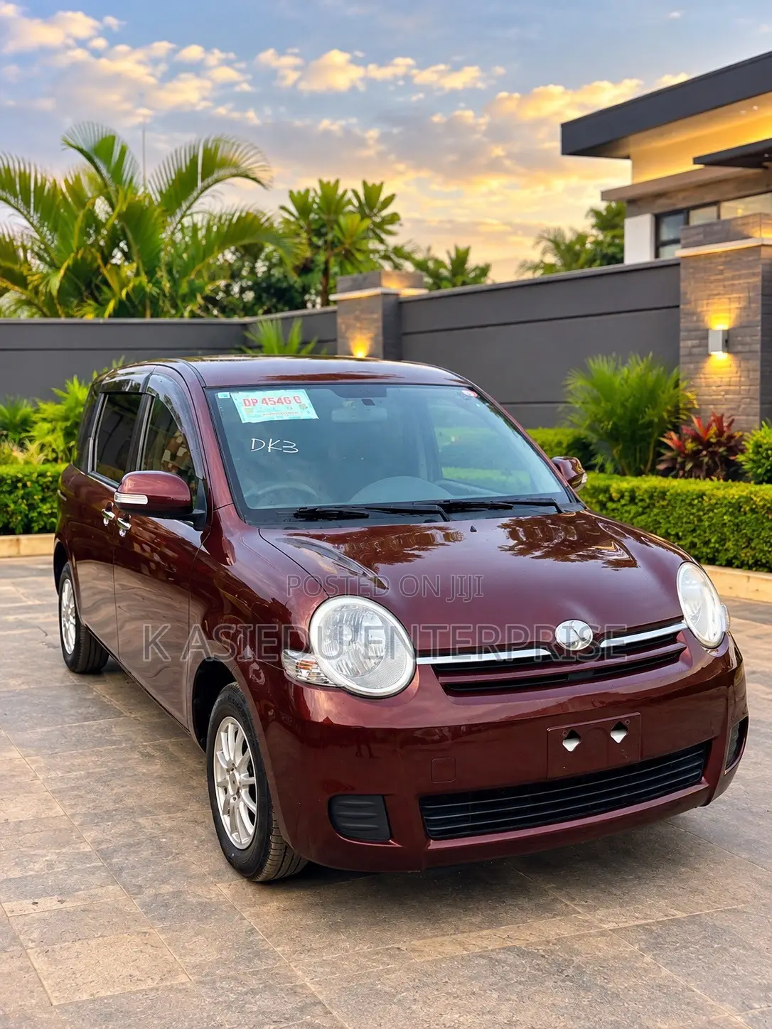 Toyota Sienta 1.5 FWD 2012 Burgundy
