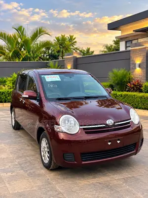 Toyota Sienta 1.5 FWD 2012 Burgundy