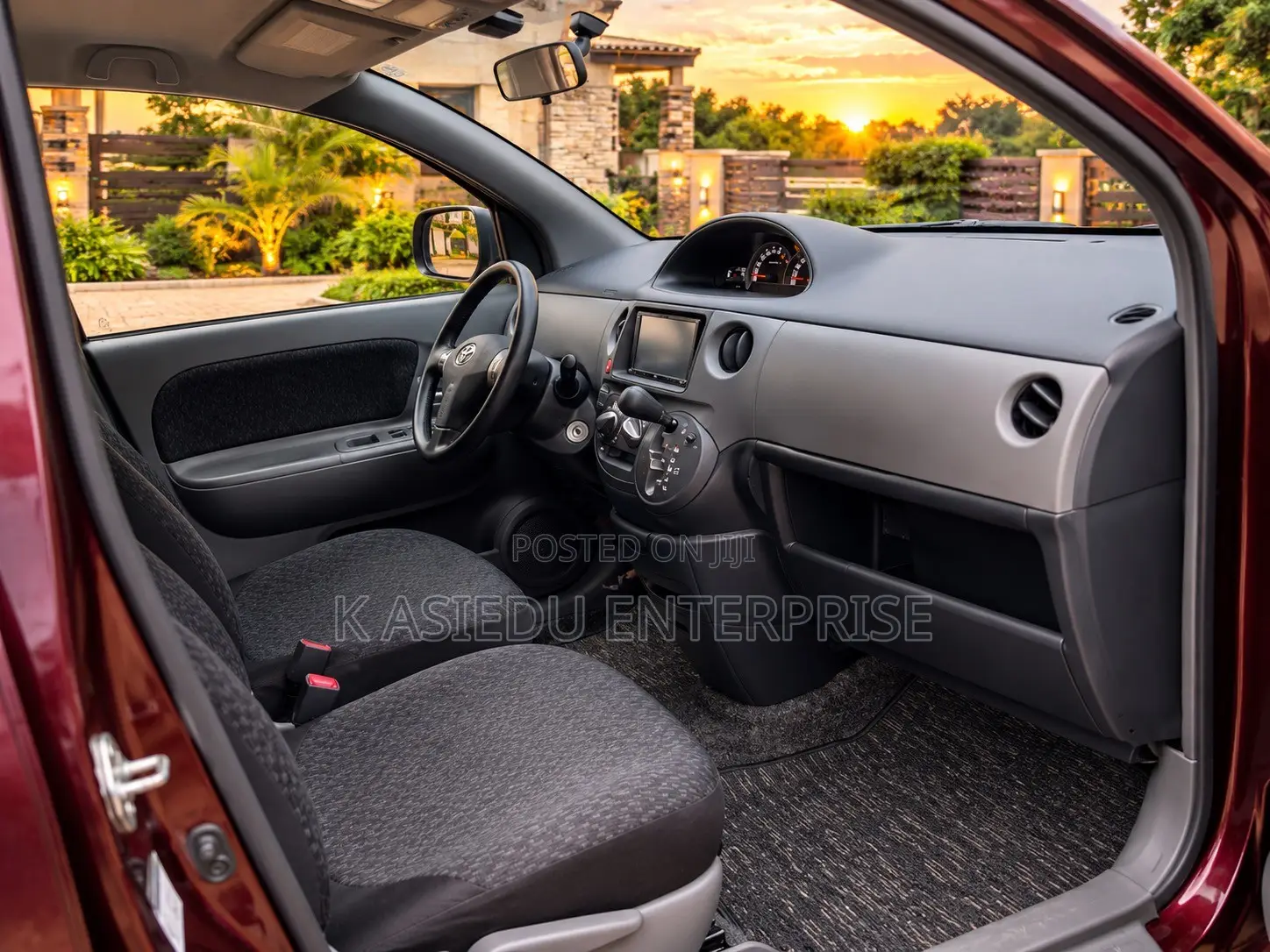 Toyota Sienta 1.5 FWD 2012 Burgundy