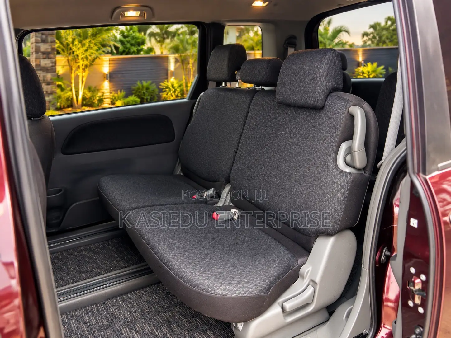 Toyota Sienta 1.5 FWD 2012 Burgundy