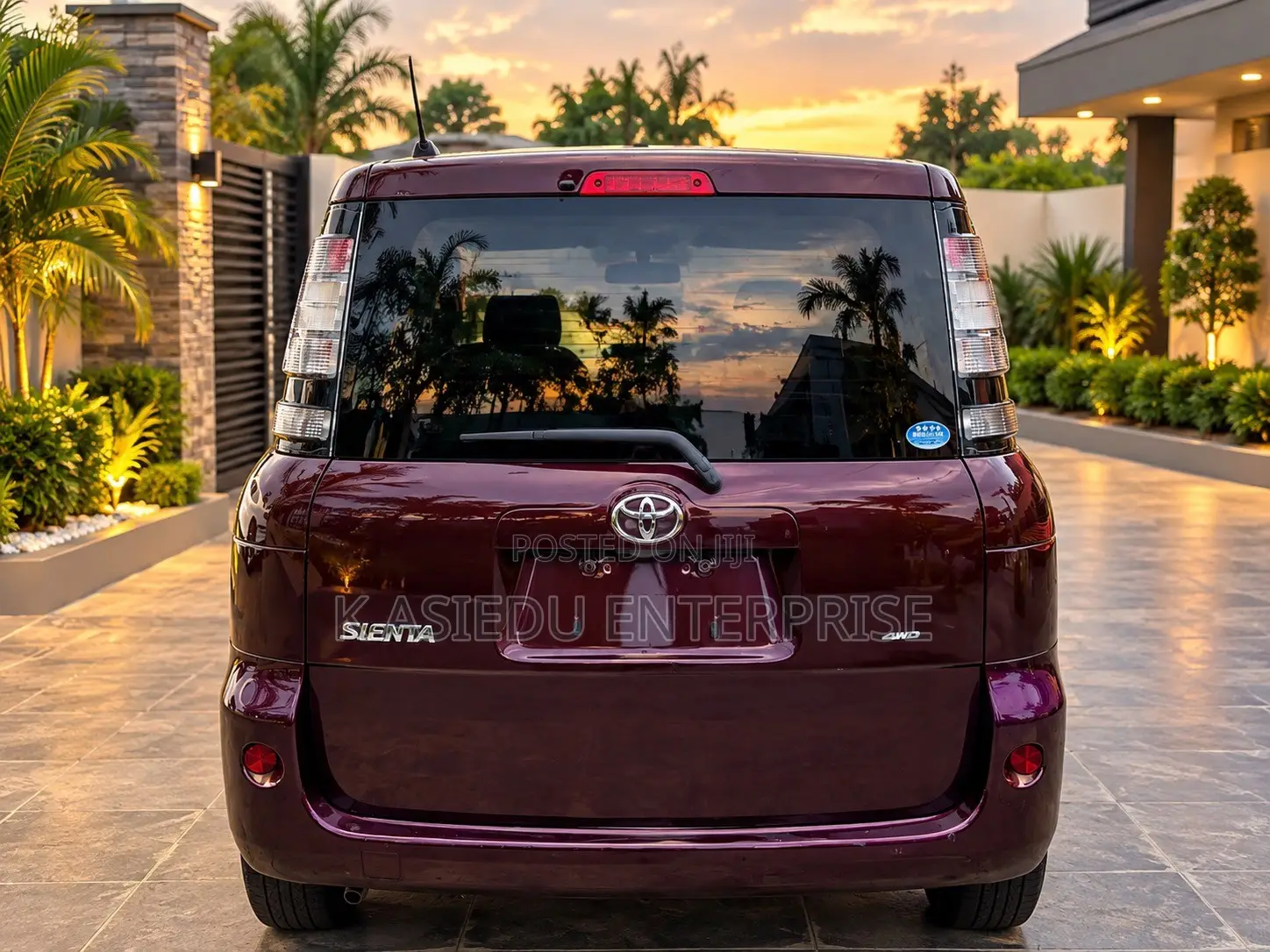 Toyota Sienta 1.5 FWD 2012 Burgundy