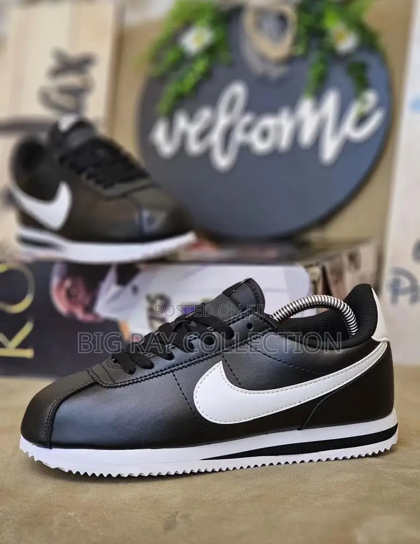 Solid Nike Cortez Leather Sneaker