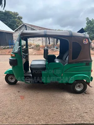 Bajaj RE 2025 Green