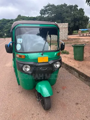 Bajaj RE 2025 Green