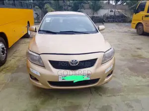 Toyota Corolla Base 4dr Sedan (1.8L 4cyl 5M) 2010 Gold