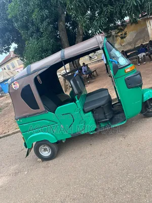 Bajaj RE 2025 Green