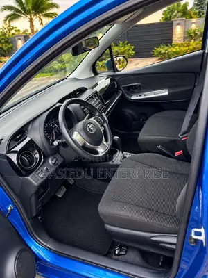 Toyota Vitz 1.3 AWD 5dr 2015 Blue