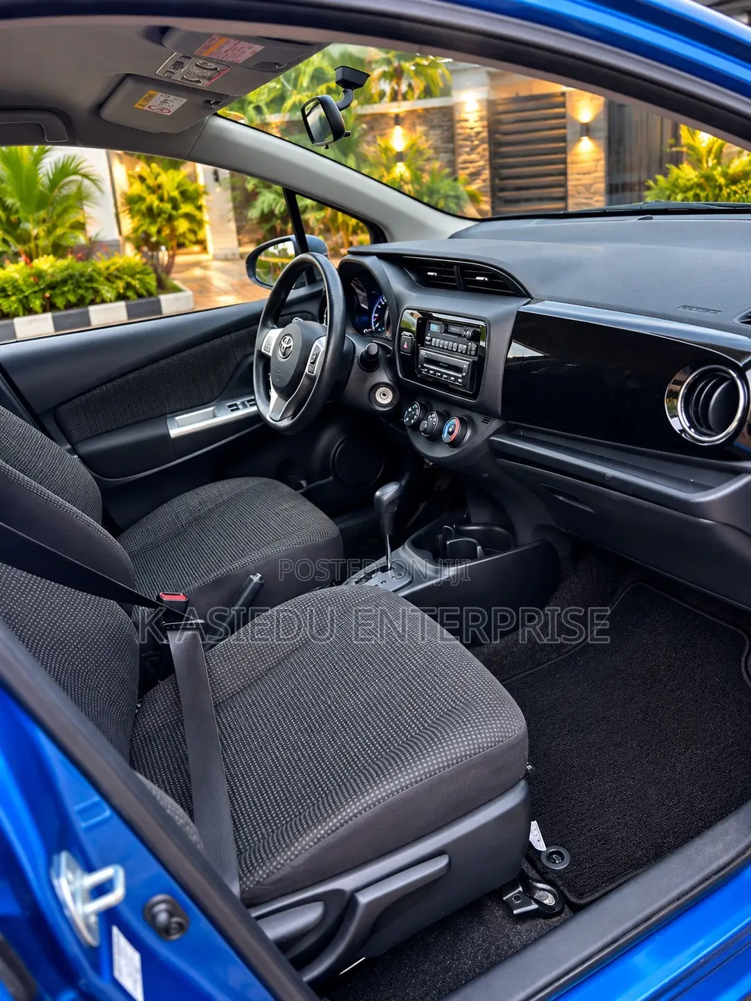 Toyota Vitz 1.3 AWD 5dr 2015 Blue