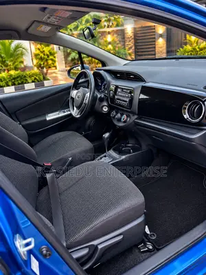 Toyota Vitz 1.3 AWD 5dr 2015 Blue