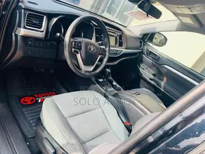 Toyota Highlander LE 2019 Black