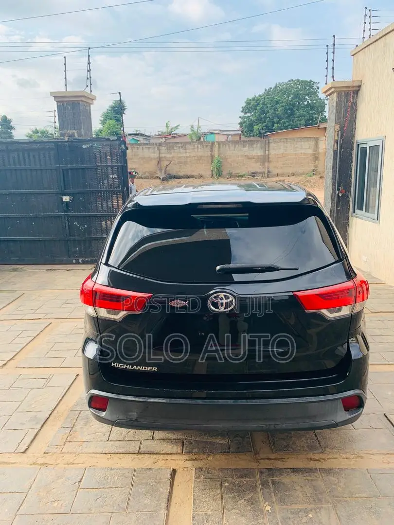 Toyota Highlander LE 2019 Black