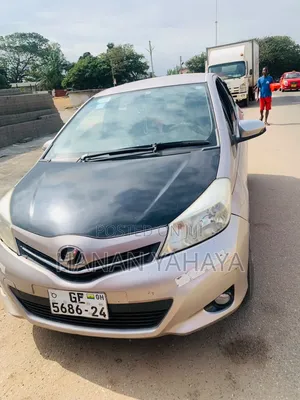 Toyota Vitz 1.3 AWD 3dr 2012 Gray