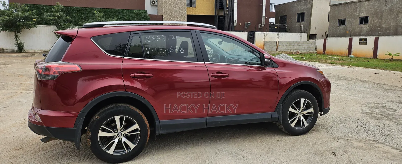 Toyota RAV4 LE 4dr SUV (2.5L 4cyl 6A) 2018 Red