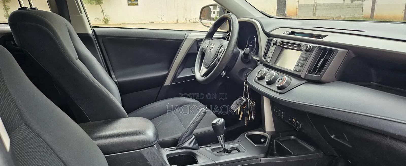 Toyota RAV4 LE 4dr SUV (2.5L 4cyl 6A) 2018 Red