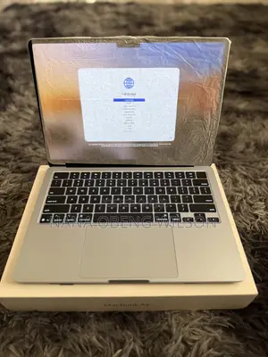 New Laptop Apple MacBook Air 2025 M4 16GB Apple M4 SSD 512GB