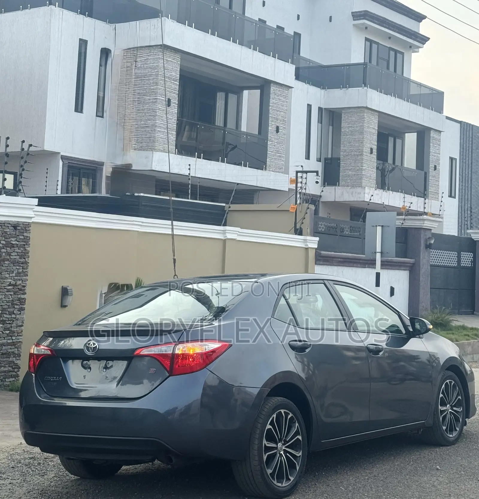 Toyota Corolla S 4dr Sedan (1.8L 4cyl CVT) 2015 Gray