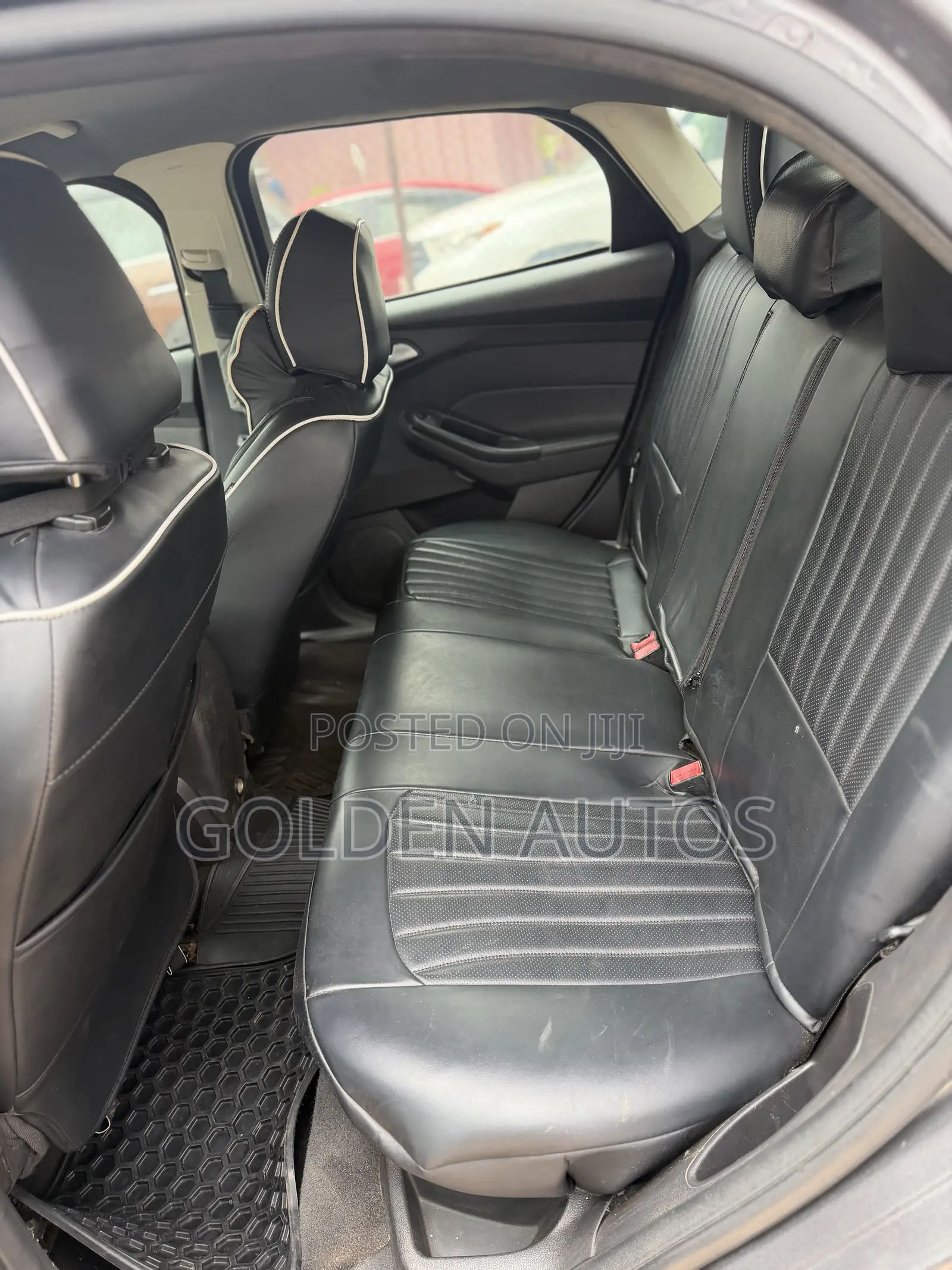 Ford Focus SE 4dr Sedan (2.0L 4cyl 5M) 2015 Gray