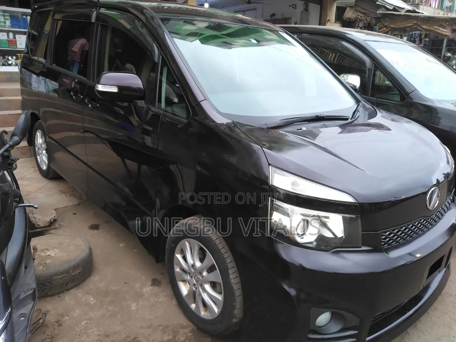 Toyota Voxy V 2WD 8-Seater 2011 Brown