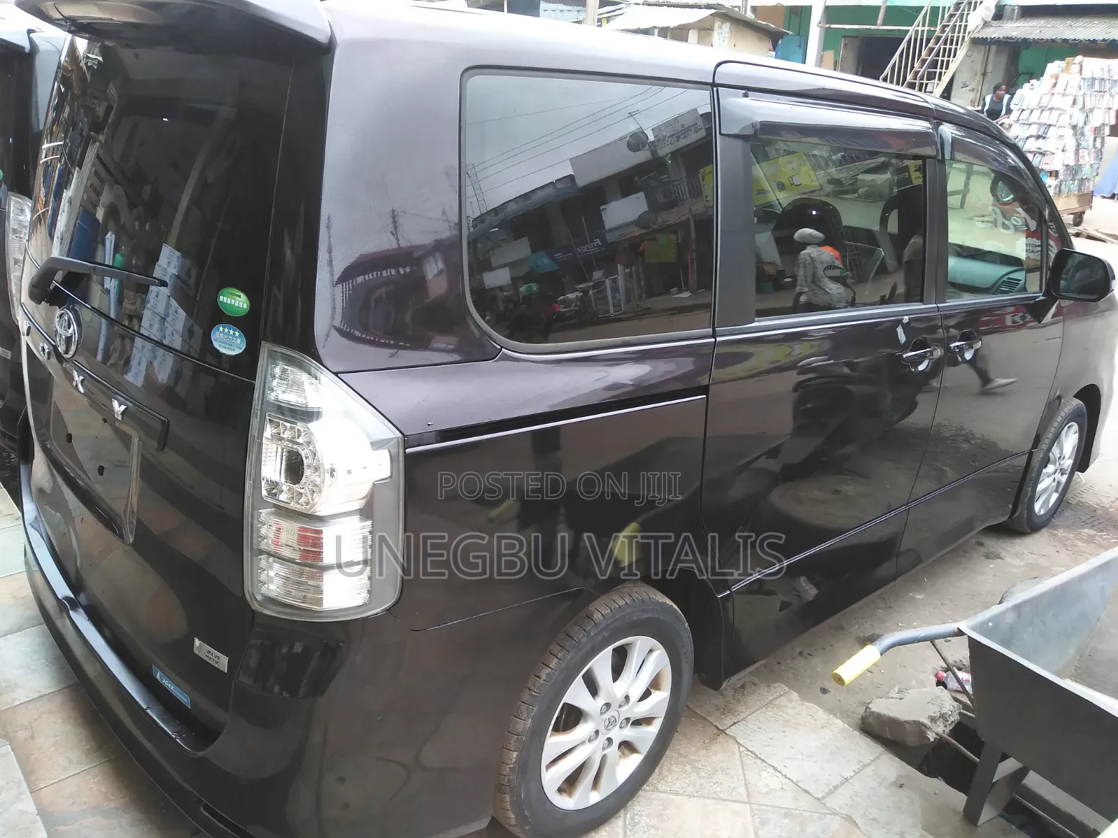 Toyota Voxy V 2WD 8-Seater 2011 Brown