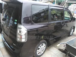 Toyota Voxy V 2WD 8-Seater 2011 Brown