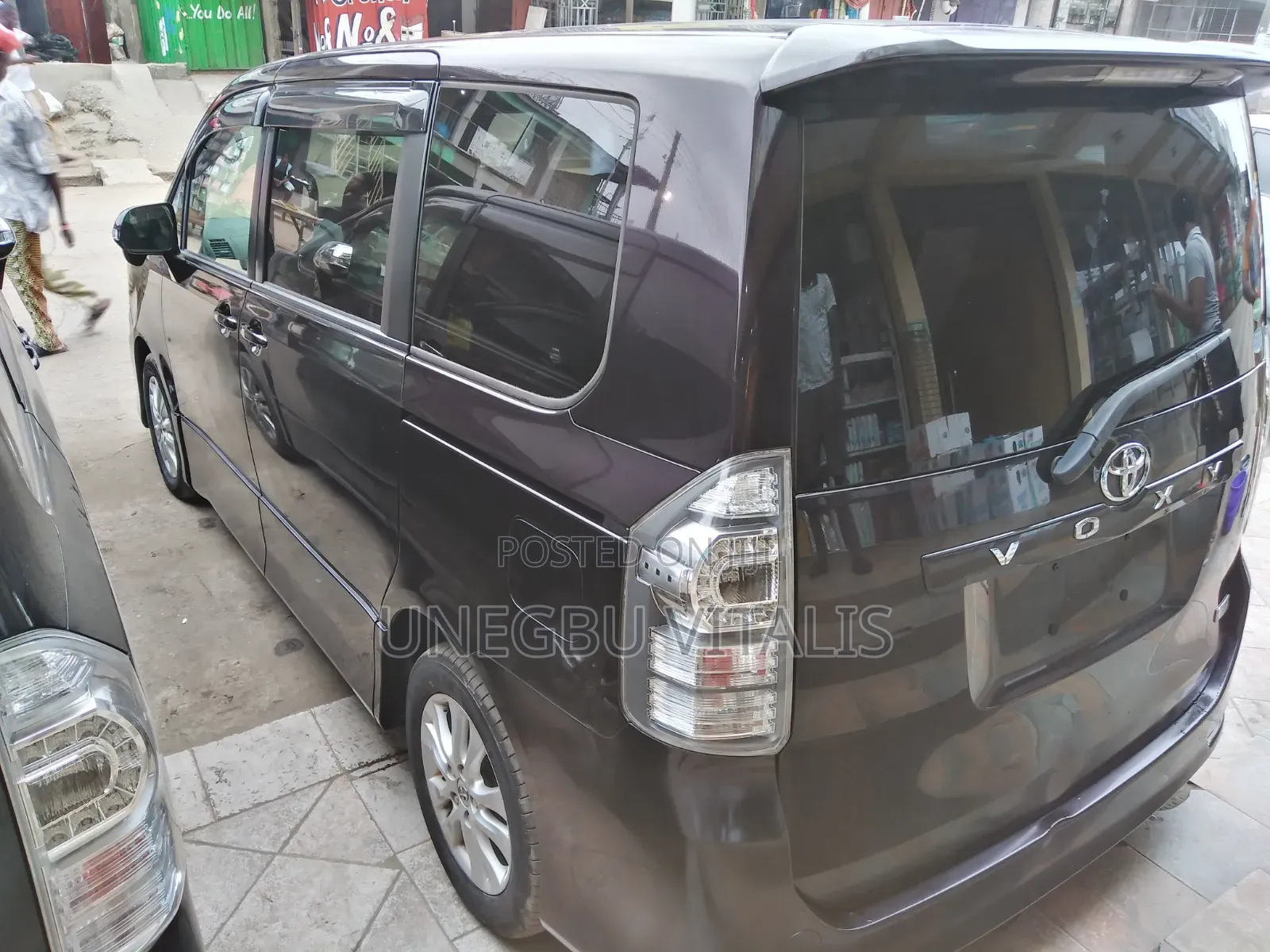 Toyota Voxy V 2WD 8-Seater 2011 Brown