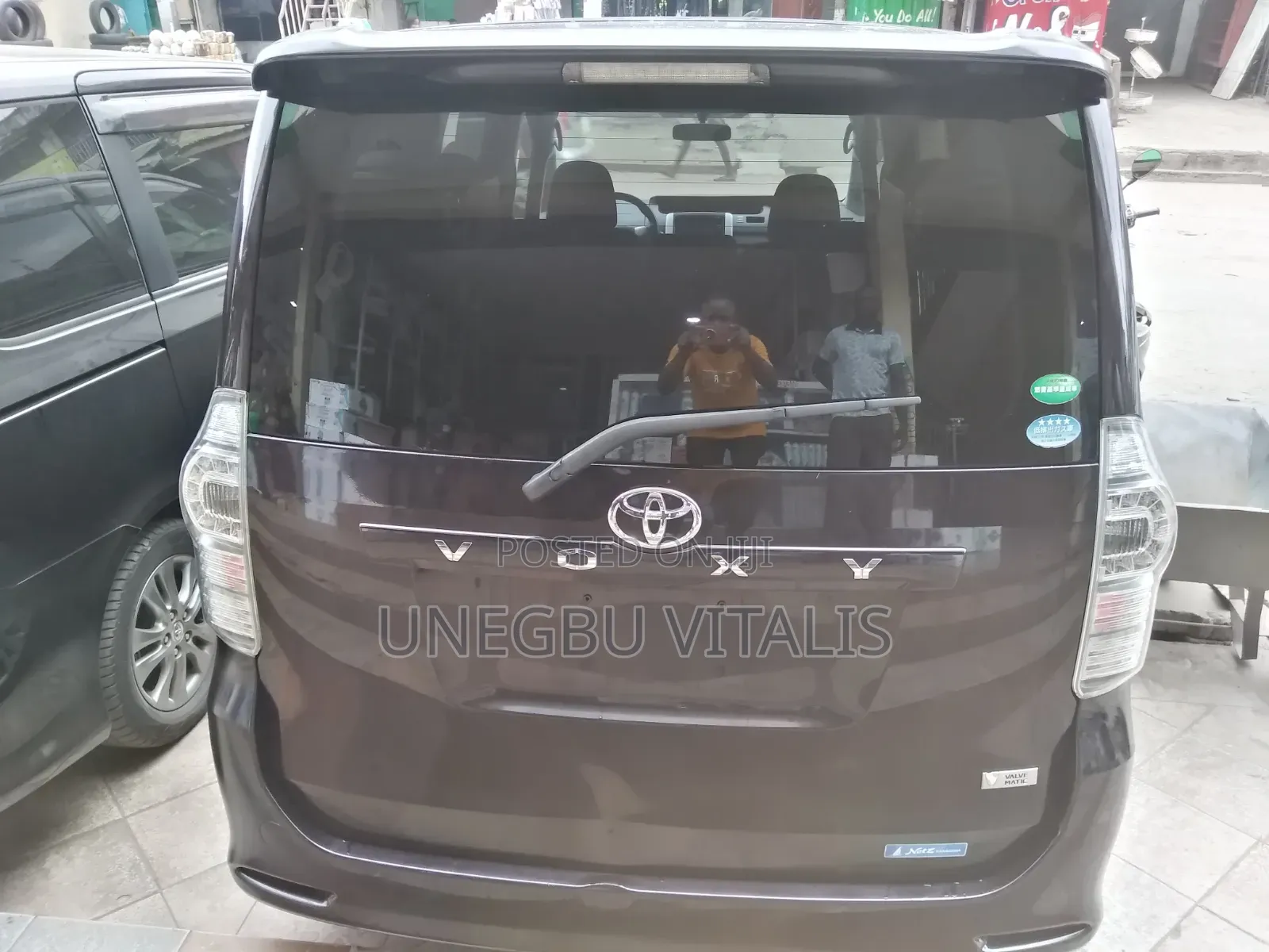 Toyota Voxy V 2WD 8-Seater 2011 Brown
