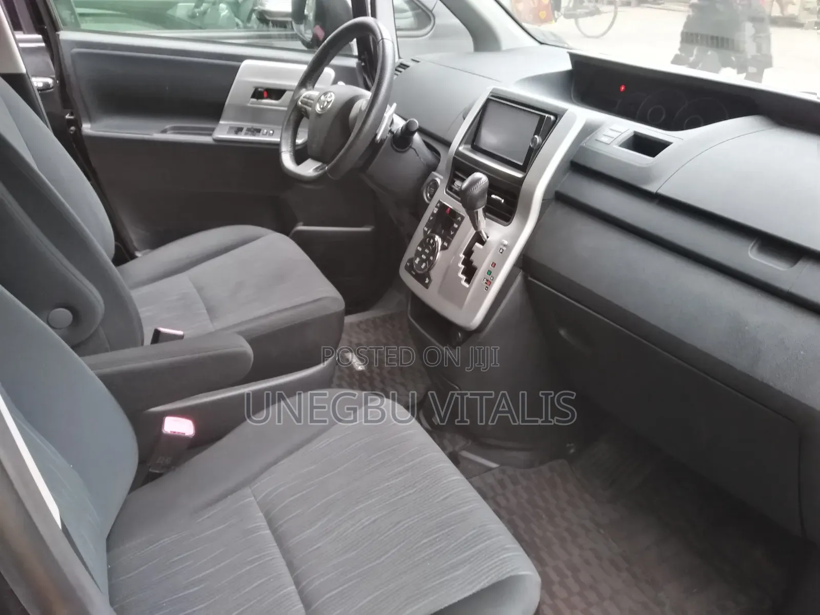Toyota Voxy V 2WD 8-Seater 2011 Brown