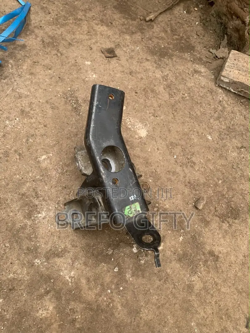 Toyota Voxy Engine Mount/Engine Seat