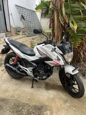 Honda CB 2001 White