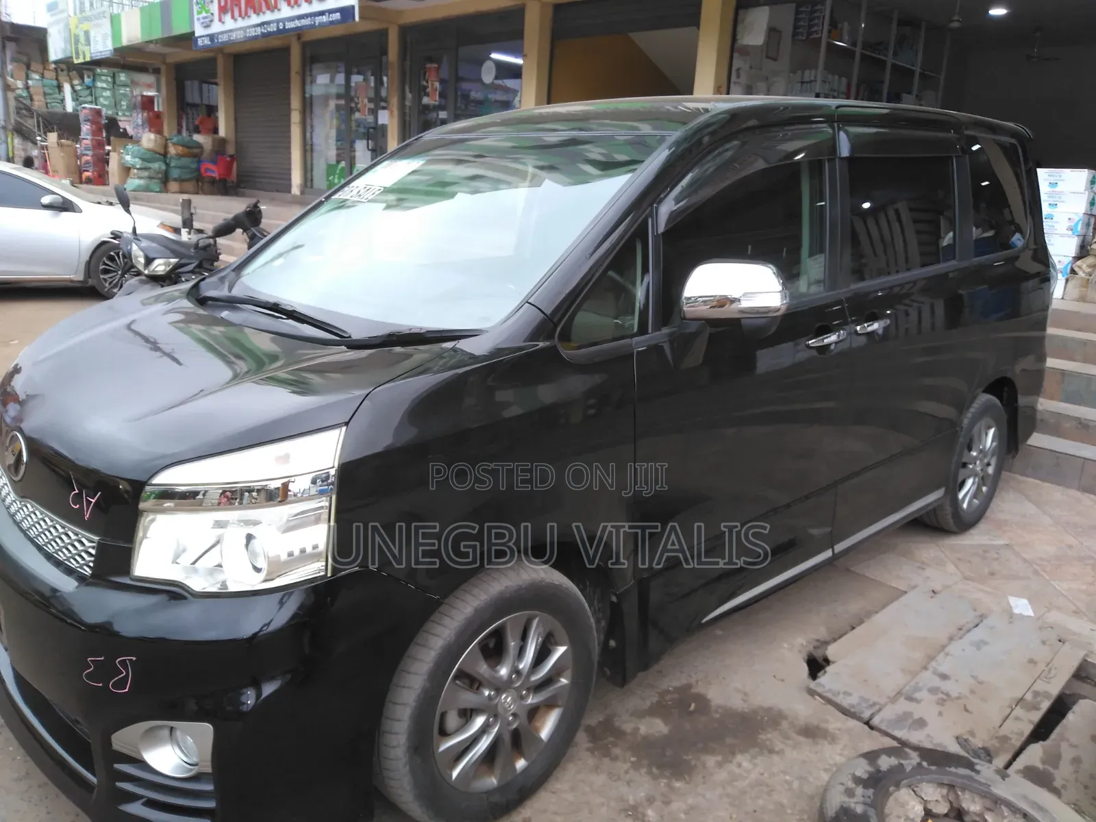 Toyota Voxy X 2WD 8-Seater 2012 Black