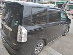 Toyota Voxy X 2WD 8-Seater 2012 Black