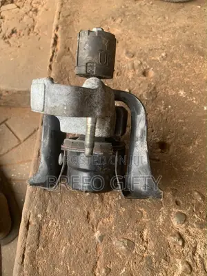 Toyota Voxy Engine Mount/Engine Seat