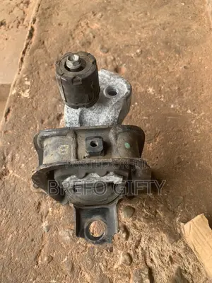 Toyota Voxy Engine Mount/Engine Seat
